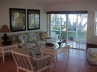 Hotel Pines & Palms Resort