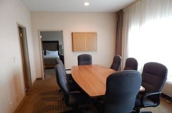 Holiday Inn Express Hotel & Suites