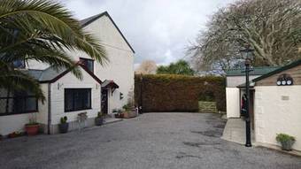 Bed & Breakfast The Cedars B And B