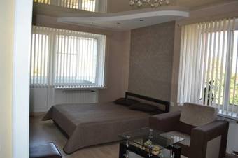 Apartments On Parizhskaya Kommuna