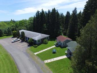 The Lionstone Inn Motel And Cottages