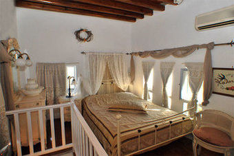 Apartamento Peristeronas House