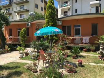 Hostal Guroal Apartments