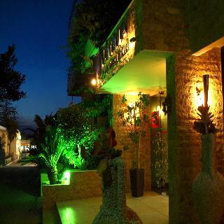 Caravel Apartment Hotel