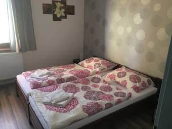 Hostal Restaurace A Penzion Blu?ina