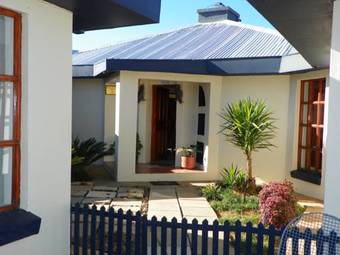 Hostal At-neli Guesthouse