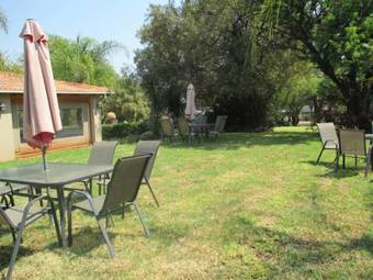 Three Oaks And An Aloe Boutique Hotel