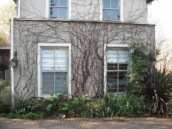 Hostal Little Fields Country House And Cottages