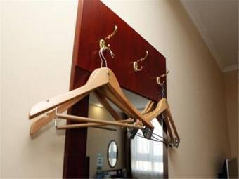 Greentree Inn Qinhuang Island Railway Station Business Hotel