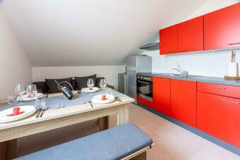 Apartment In Grizane 5610