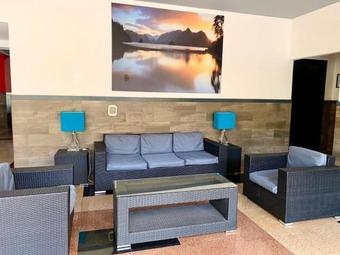 Beverly Hills: Hotel And Business