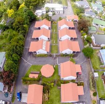 Coromandel Colonial Cottages Motel