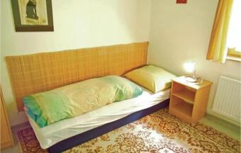 Three-bedroom Holiday Home In Velke Popovice