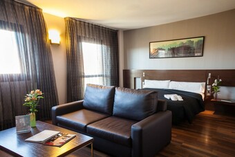 Hotel Tach Madrid Airport