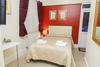 Hostal Gatwick Turret Guest House