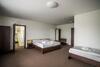 Hotel Na Farm? Cho?ovice