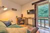 Apartamento Renovated Riverfront Retreat With Deck And Views