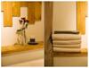 Apartamento Lotushomestayhanoi - Wood & White