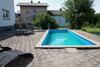 Apartamento Haus Mit 6 Schlafzimmer, Pool Und Gro�em Garten