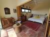 Fant�stica Vivienda Con Amplio Jard�n Y Piscina